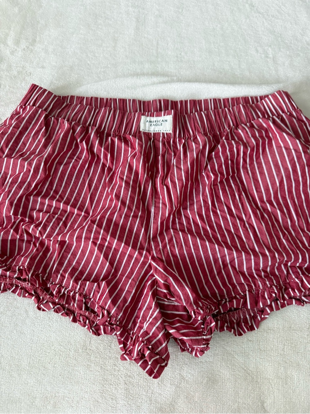 American Eagle Pinstripe Red Shorts Size Large with Pockets D89